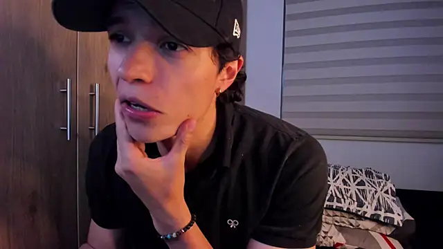 Snapshot of Mastrangelo_xxx chatting on October 23, 2025, 3:05 am Mastrangelo xxx online show from October 23, 2025, 3:05 am