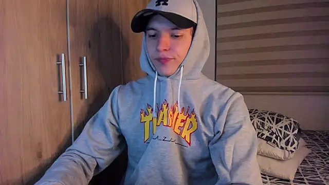 Snapshot of Mastrangelo_xxx chatting on September 24, 2025, 4:08 am Mastrangelo xxx online show from September 24, 2025, 4:08 am