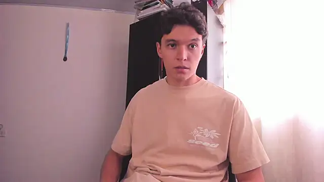 Snapshot of Mastrangelo_xxx chatting on March 5, 2025, 7:06 pm Mastrangelo xxx online show from March 5, 2025, 7:06 pm