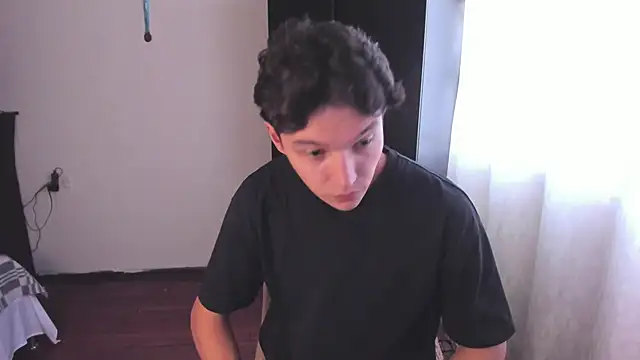 Snapshot of Mastrangelo_xxx chatting on March 17, 2025, 10:19 pm Mastrangelo xxx online show from March 17, 2025, 10:19 pm