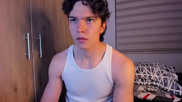 Snapshot of Mastrangelo_xxx chatting on October 24, 2025, 2:54 am Mastrangelo xxx online show from October 24, 2025, 2:54 am