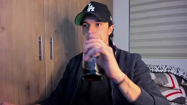 Snapshot of Mastrangelo_xxx chatting on October 3, 2025, 1:20 am Mastrangelo xxx online show from October 3, 2025, 1:20 am