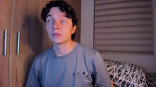 Snapshot of Mastrangelo_xxx chatting on October 11, 2025, 2:34 am Mastrangelo xxx online show from October 11, 2025, 2:34 am