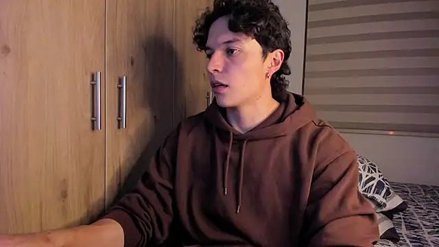 Snapshot of Mastrangelo_xxx chatting on October 9, 2025, 4:24 am Mastrangelo xxx online show from October 9, 2025, 4:24 am