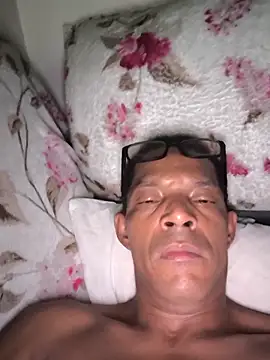 Renato571 online show from April 7, 2026, 11:39 pm