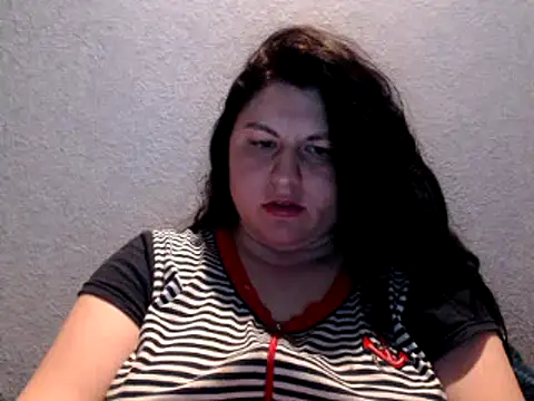 Snapshot of KiraSwee chatting on March 21, 2025, 5:45 pm KiraSwee online show from March 21, 2025, 5:45 pm