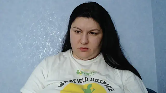 KiraSwee online show from December 17, 2025, 7:35 am