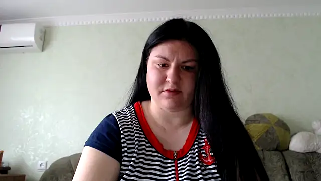Snapshot of KiraSwee chatting on September 10, 2025, 8:35 am KiraSwee online show from September 10, 2025, 8:35 am