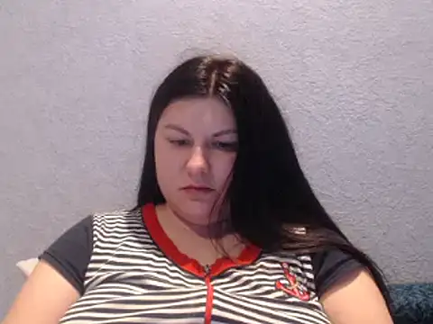 Snapshot of KiraSwee chatting on February 21, 2025, 7:32 pm KiraSwee online show from February 21, 2025, 7:32 pm