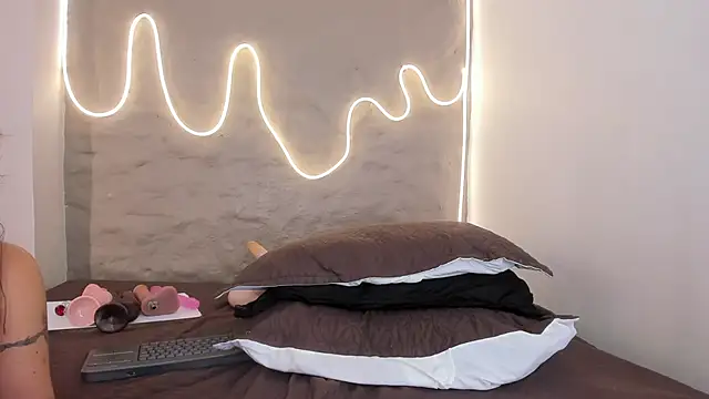 Demy Ruiz online show from October 8, 2025, 3:08 am