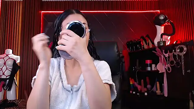 XiaQueen online show from September 29, 2025, 12:00 pm