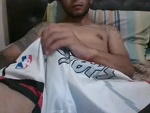 Snapshot of crow07xx chatting on February 14, 2025, 11:42 pm crow07xx online show from February 14, 2025, 11:42 pm