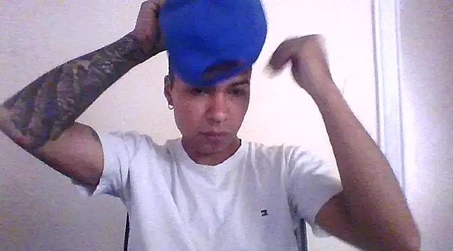 Snapshot of crow07xx chatting on February 2, 2025, 2:24 pm crow07xx online show from February 2, 2025, 2:24 pm