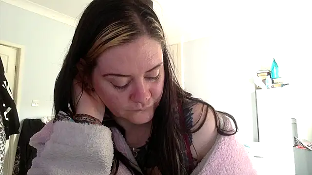 Snapshot of AureliaXOX chatting on February 14, 2025, 2:12 pm AureliaXOX online show from February 14, 2025, 2:12 pm