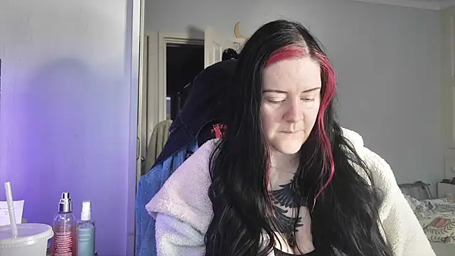 AureliaXOX online show from November 19, 2025, 9:20 am