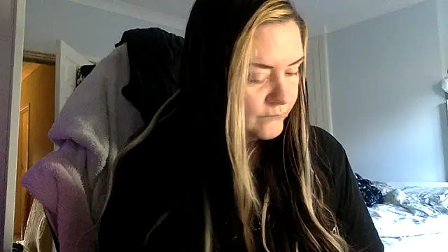 Snapshot of AureliaXOX chatting on February 6, 2025, 10:58 am AureliaXOX online show from February 6, 2025, 10:58 am