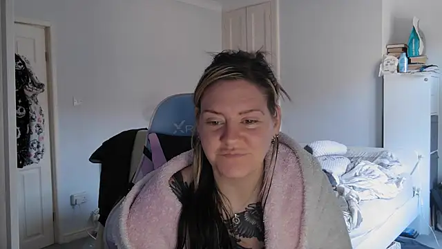 Snapshot of AureliaXOX chatting on March 2, 2025, 12:14 pm AureliaXOX online show from March 2, 2025, 12:14 pm