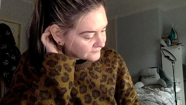 Snapshot of AureliaXOX chatting on February 11, 2025, 11:42 am AureliaXOX online show from February 11, 2025, 11:42 am