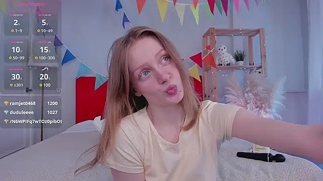 Snapshot of MollyCutiePie chatting on March 15, 2025, 11:51 am MollyCutiePie online show from March 15, 2025, 11:51 am