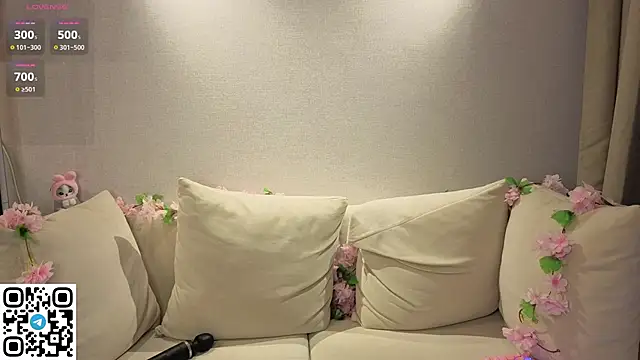 Anadeyaaa online show from December 20, 2025, 7:39 pm