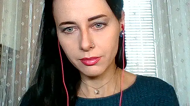 Snapshot of LuminousLady chatting on October 21, 2025, 2:05 pm LuminousLady online show from October 21, 2025, 2:05 pm