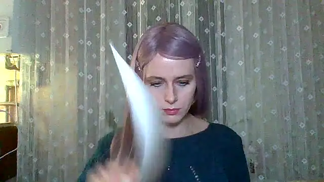 LuminousLady online show from February 28, 2025, 9:44 pm