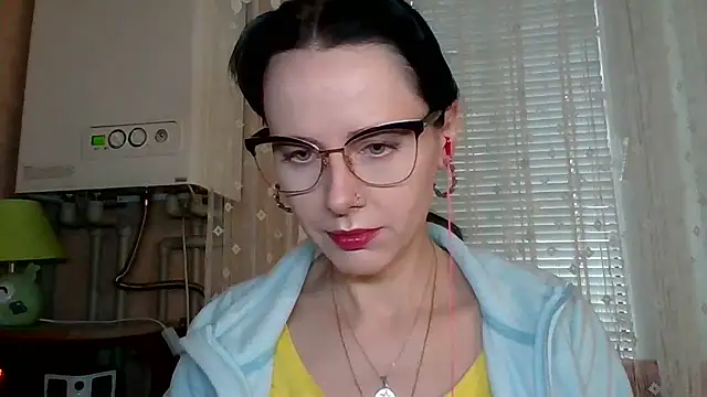 Snapshot of LuminousLady chatting on October 9, 2025, 7:31 am LuminousLady online show from October 9, 2025, 7:31 am