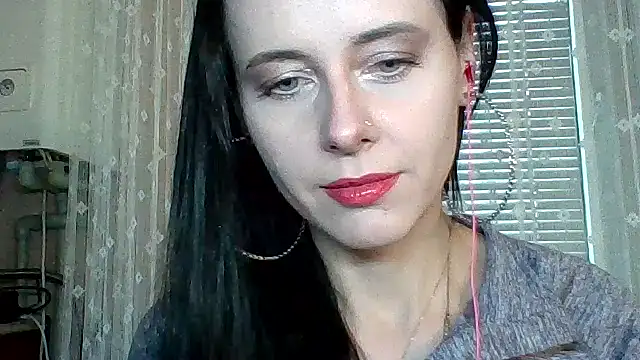 LuminousLady online show from November 7, 2025, 12:42 pm