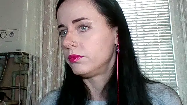 Snapshot of LuminousLady chatting on October 22, 2025, 1:21 pm LuminousLady online show from October 22, 2025, 1:21 pm