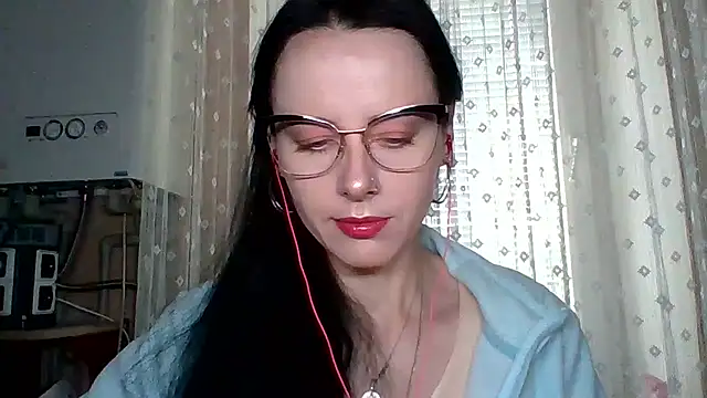 LuminousLady online show from September 15, 2025, 7:20 am