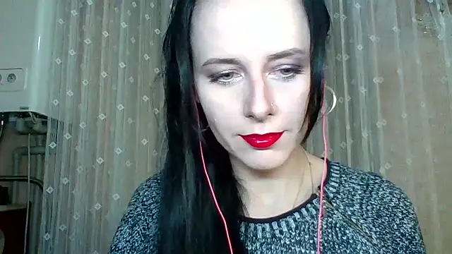 LuminousLady online show from December 19, 2025, 6:21 pm