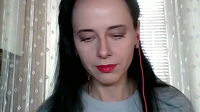 Snapshot of LuminousLady chatting on October 28, 2025, 8:13 am LuminousLady online show from October 28, 2025, 8:13 am