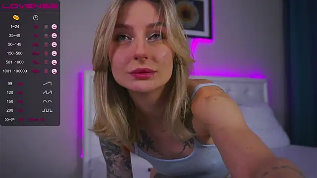 Snapshot of LeaCox_ chatting on October 3, 2025, 7:43 am LeaCox  online show from October 3, 2025, 7:43 am