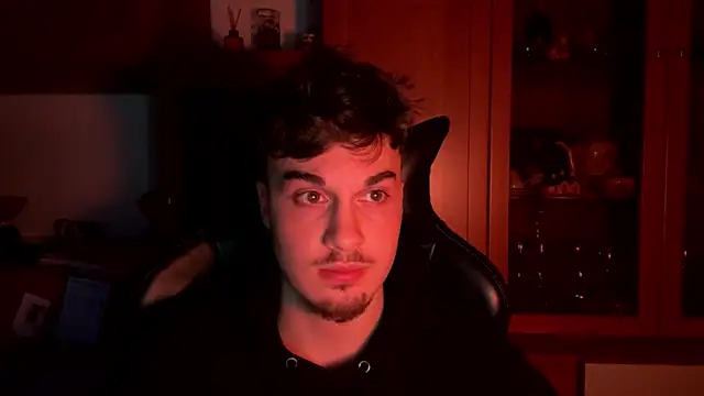 Snapshot of NaplesGuy04 chatting on February 24, 2025, 10:14 pm NaplesGuy04 online show from February 24, 2025, 10:14 pm