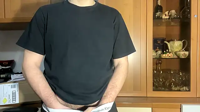 Snapshot of NaplesGuy04 chatting on February 12, 2025, 5:37 pm NaplesGuy04 online show from February 12, 2025, 5:37 pm