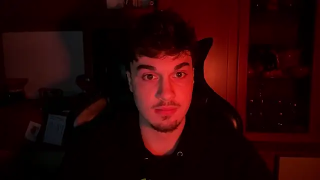 Snapshot of NaplesGuy04 chatting on February 16, 2025, 10:33 pm NaplesGuy04 online show from February 16, 2025, 10:33 pm