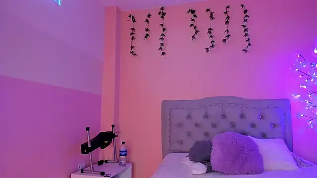 Snapshot of littletammy4u_ chatting on October 8, 2025, 1:01 pm littletammy4u online show from October 8, 2025, 1:01 pm