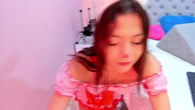 Snapshot of littletammy4u_ chatting on October 31, 2025, 12:46 pm littletammy4u online show from October 31, 2025, 12:46 pm