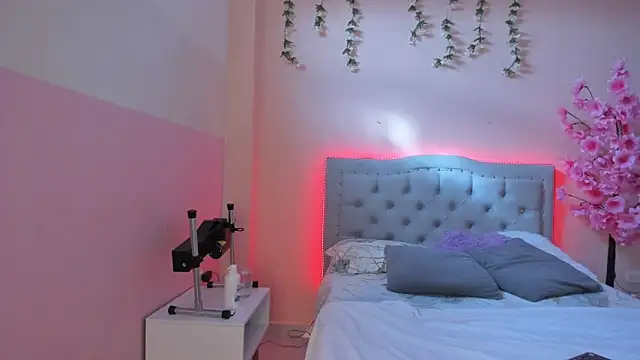 Snapshot of littletammy4u_ chatting on October 3, 2025, 12:39 pm littletammy4u online show from October 3, 2025, 12:39 pm