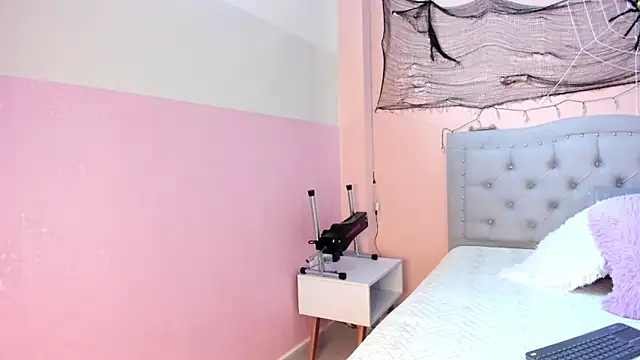 Snapshot of littletammy4u_ chatting on November 2, 2025, 2:11 pm littletammy4u online show from November 2, 2025, 2:11 pm