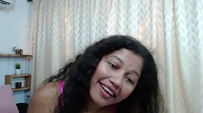 Snapshot of VictoraDelReal chatting on February 4, 2025, 12:19 am VictoraDelReal online show from February 4, 2025, 12:19 am