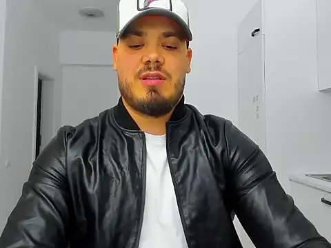 Snapshot of ZackMasterss chatting on October 22, 2025, 7:35 pm ZackMasterss online show from October 22, 2025, 7:35 pm