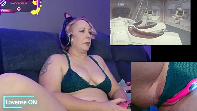 Snapshot of Trixiekittycutie chatting on October 6, 2025, 7:36 pm Trixiekittycutie online show from October 6, 2025, 7:36 pm