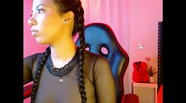 Snapshot of SallyWhitee chatting on March 12, 2025, 3:13 am SallyWhitee online show from March 12, 2025, 3:13 am