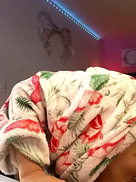 SallyWhitee online show from April 18, 2026, 5:21 am