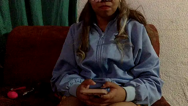 sharonlopez9611 online show from February 22, 2025, 5:12 am