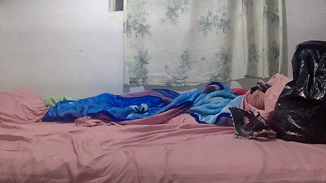 sharonlopez9611 online show from September 25, 2025, 3:01 am