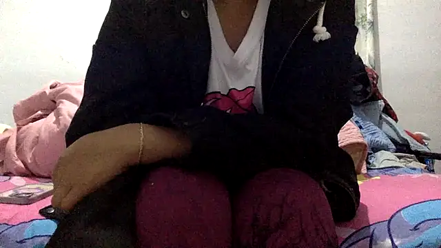 sharonlopez9611 online show from November 6, 2025, 3:21 am