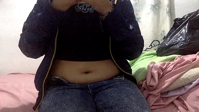 sharonlopez9611 online show from September 23, 2025, 2:18 am