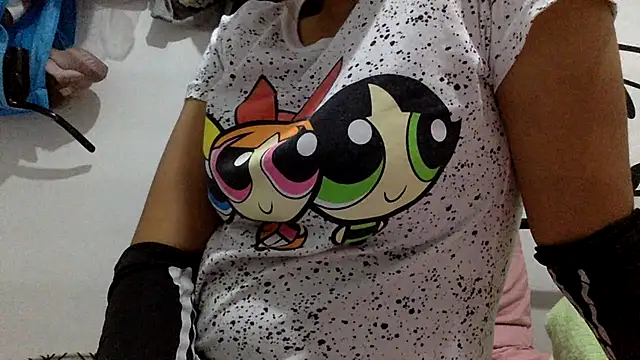 sharonlopez9611 online show from April 15, 2026, 3:12 am